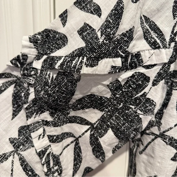 G by Giuliana Monochrome Floral Top with Ruffle Accents - Picture 7 of 8